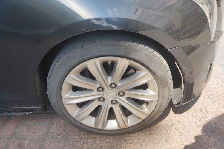 Used Cadillac ATS-L 2016 28T Fashion Edition Right Front Wheel Hub