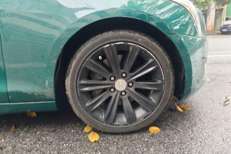 Used Cadillac ATS-L 2016 28T Tech Edition Right Front Wheel Hub