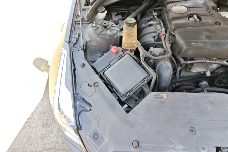 Used Cadillac ATS-L 2016 28T Tech Edition Engine Bay Right