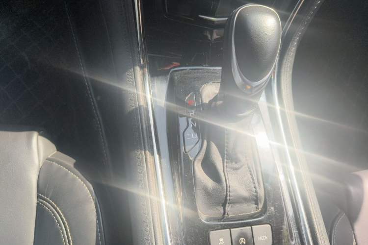 Used Cadillac ATS-L 2016 28T Fashion Edition Gear Lever
