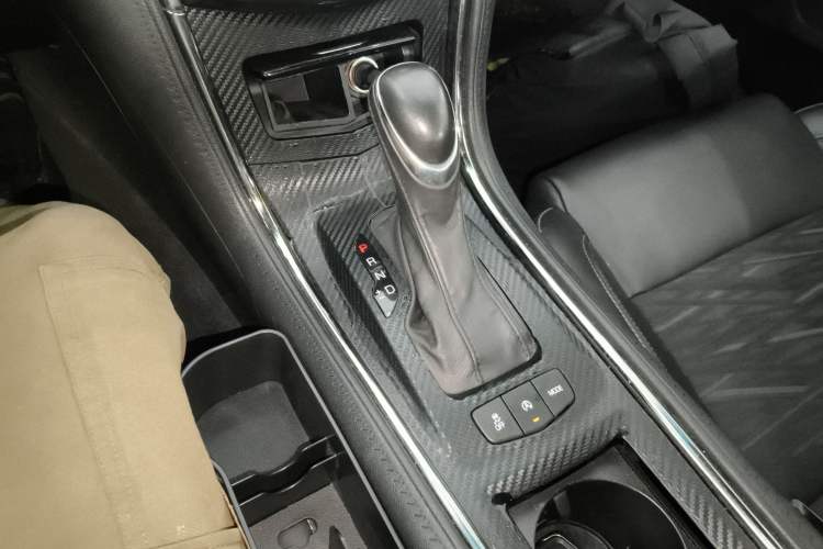 Used Cadillac ATS-L 2016 28T Tech Edition Gear Lever