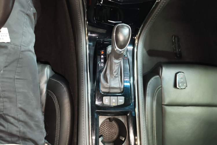 Used Cadillac ATS-L 2016 28T Fashion Edition Gear Lever