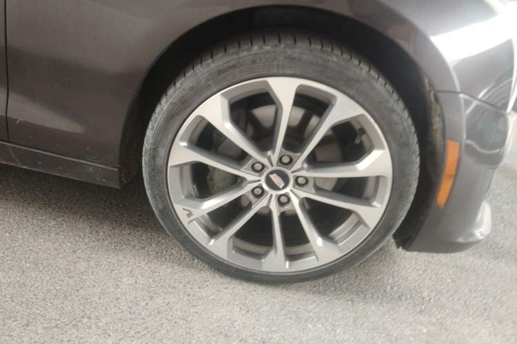 Used Cadillac ATS-L 2016 28T Tech Edition Right Front Wheel Hub