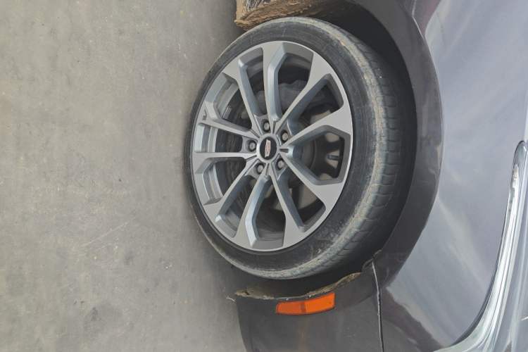 Used Cadillac ATS-L 2016 28T Tech Edition Right Front Wheel Hub