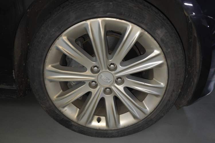Used Cadillac ATS-L 2016 28T Tech Edition Right Front Wheel Hub