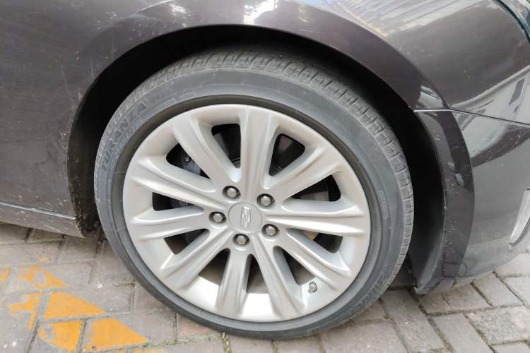 Used Cadillac ATS-L 2016 28T Tech Edition Right Front Wheel Hub