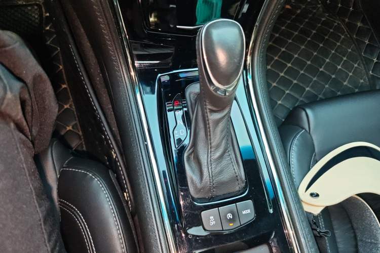 Used Cadillac ATS-L 2016 28T Tech Edition Gear Lever