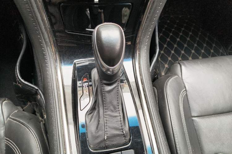 Used Cadillac ATS-L 2016 28T Fashion Edition Gear Lever