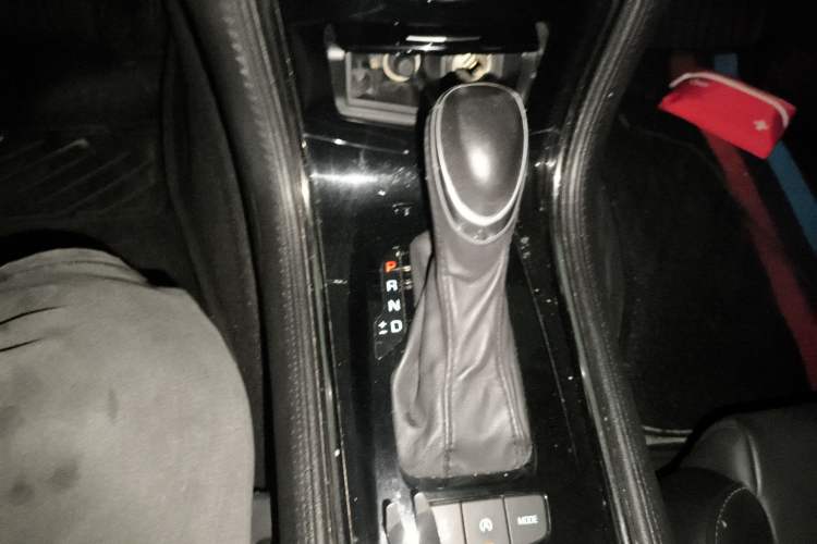 Used Cadillac ATS-L 2016 28T Fashion Edition Gear Lever