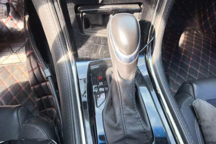 Used Cadillac ATS-L 2016 28T Fashion Edition Gear Lever