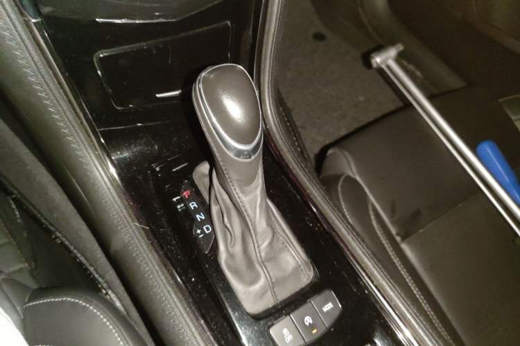 Used Cadillac ATS-L 2016 28T Fashion Edition Gear Lever