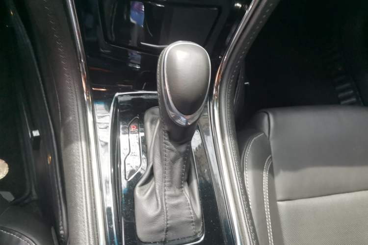 Used Cadillac ATS-L 2016 28T Fashion Edition Gear Lever