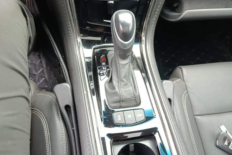 Used Cadillac ATS-L 2016 28T Fashion Edition Gear Lever