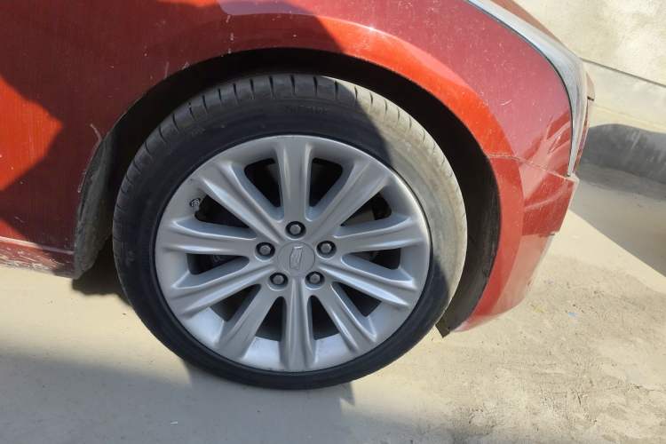Used Cadillac ATS-L 2016 28T Tech Edition Right Front Wheel Hub