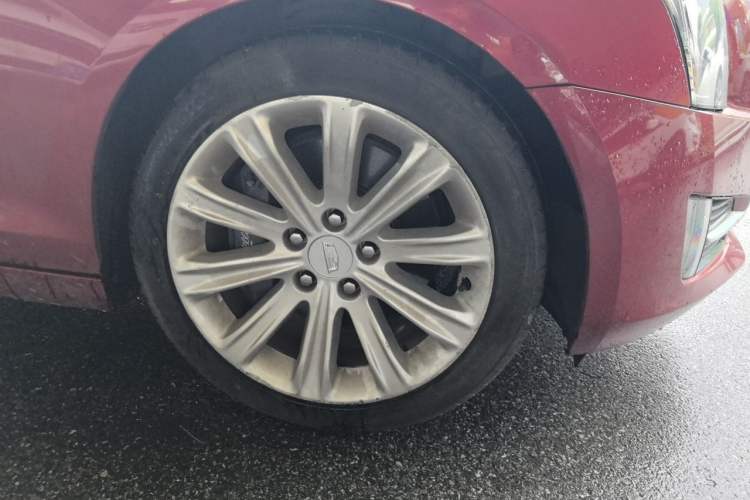 Used Cadillac ATS-L 2016 28T Tech Edition Right Front Wheel Hub