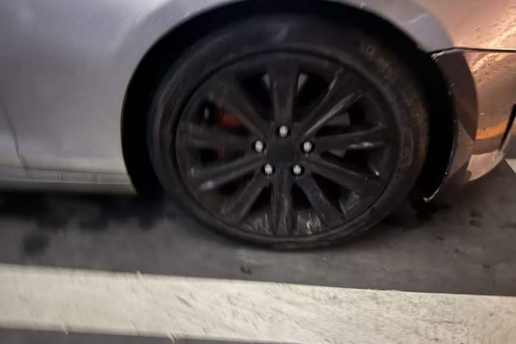 Used Cadillac ATS-L 2016 28T Tech Edition Right Front Wheel Hub