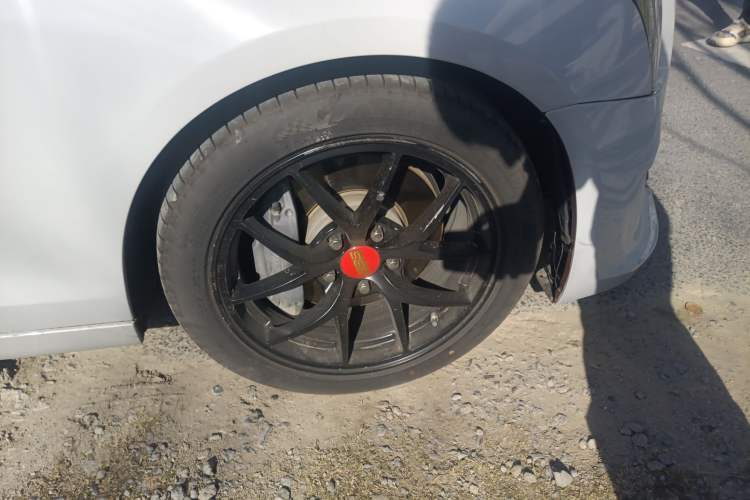 Used Cadillac ATS-L 2016 28T Tech Edition Right Front Wheel Hub