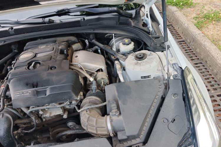 Used Cadillac ATS-L 2016 28T Tech Edition Engine Bay Left