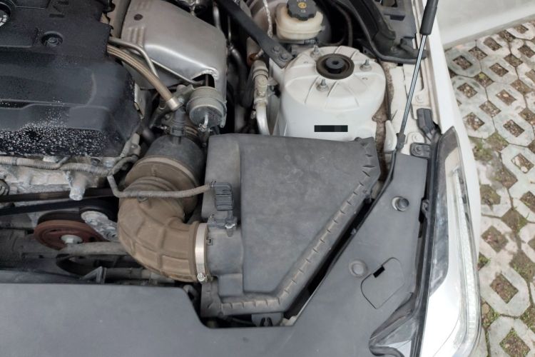 Used Cadillac ATS-L 2016 28T Tech Edition Engine Bay Left