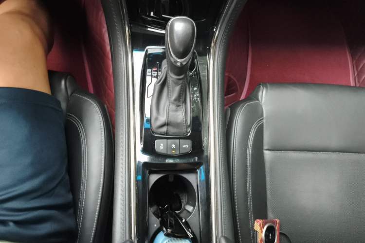 Used Cadillac ATS-L 2016 28T Fashion Edition Gear Lever