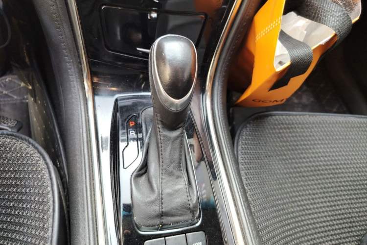 Used Cadillac ATS-L 2016 28T Fashion Edition Gear Lever
