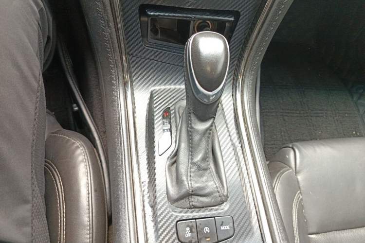 Used Cadillac ATS-L 2016 25T Fashion Edition Gear Lever