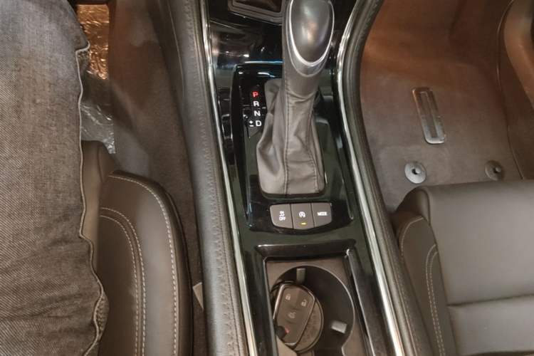 Used Cadillac ATS-L 2016 28T Fashion Edition Gear Lever