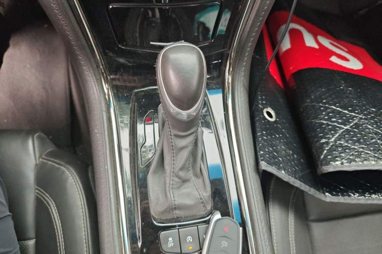 Used Cadillac ATS-L 2016 28T Fashion Edition Gear Lever