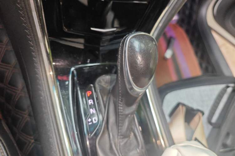 Used Cadillac ATS-L 2016 28T Fashion Edition Gear Lever