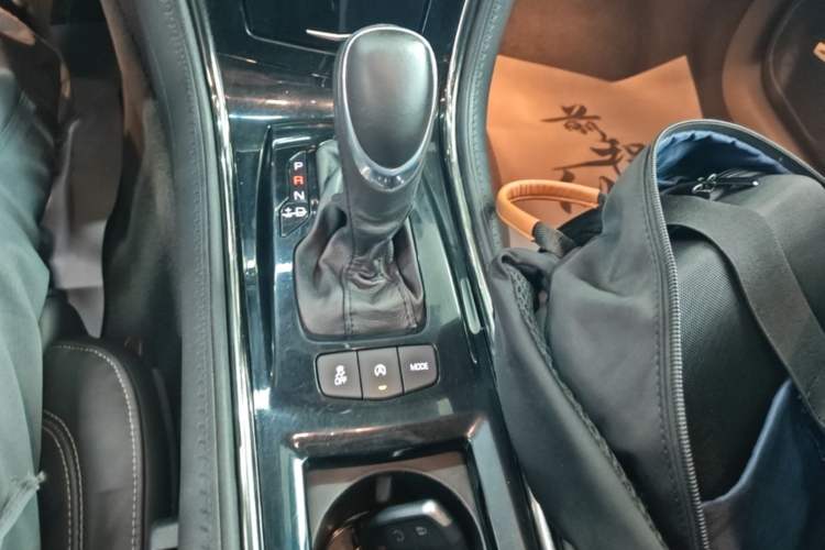 Used Cadillac ATS-L 2016 28T Fashion Edition Gear Lever