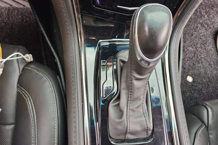 Used Cadillac ATS-L 2016 28T Fashion Edition Gear Lever