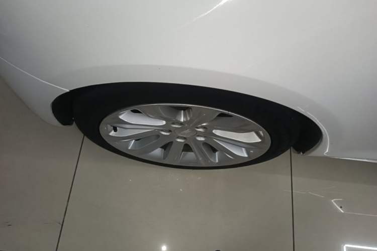 Used Cadillac ATS-L 2016 28T Tech Edition Left Front Wheel Hub