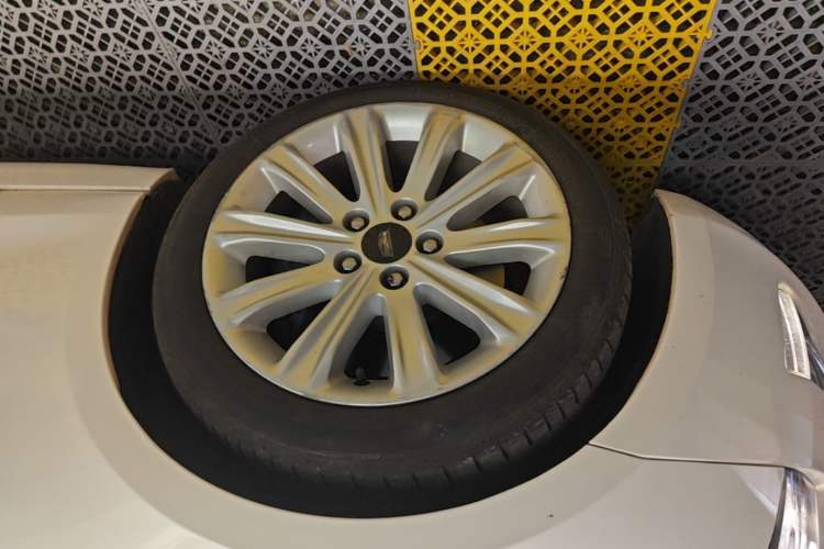 Used Cadillac ATS-L 2016 28T Tech Edition Left Front Wheel Hub