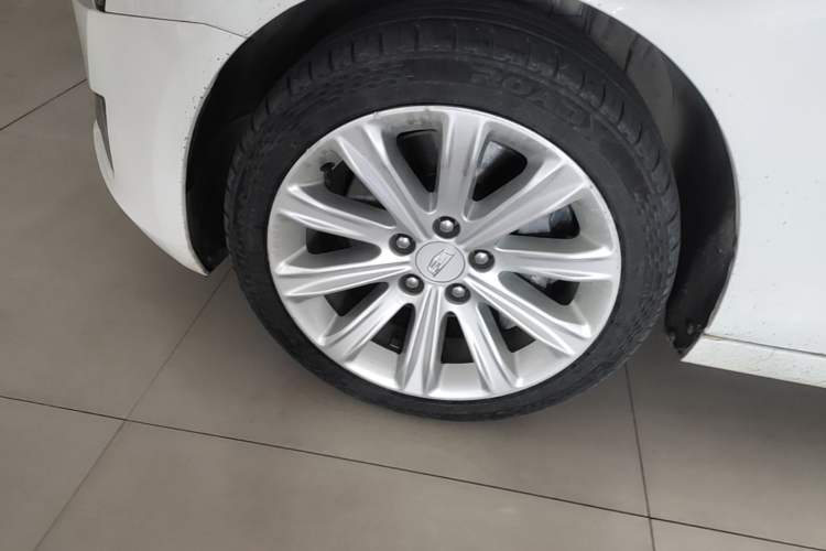 Used Cadillac ATS-L 2016 28T Tech Edition Left Front Wheel Hub