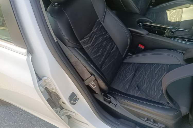 Used Cadillac ATS-L 2016 28T Tech Edition Right Front Seat