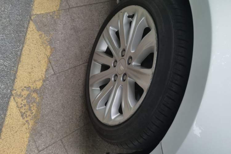 Used Cadillac ATS-L 2016 28T Fashion Edition Right Front Wheel Hub