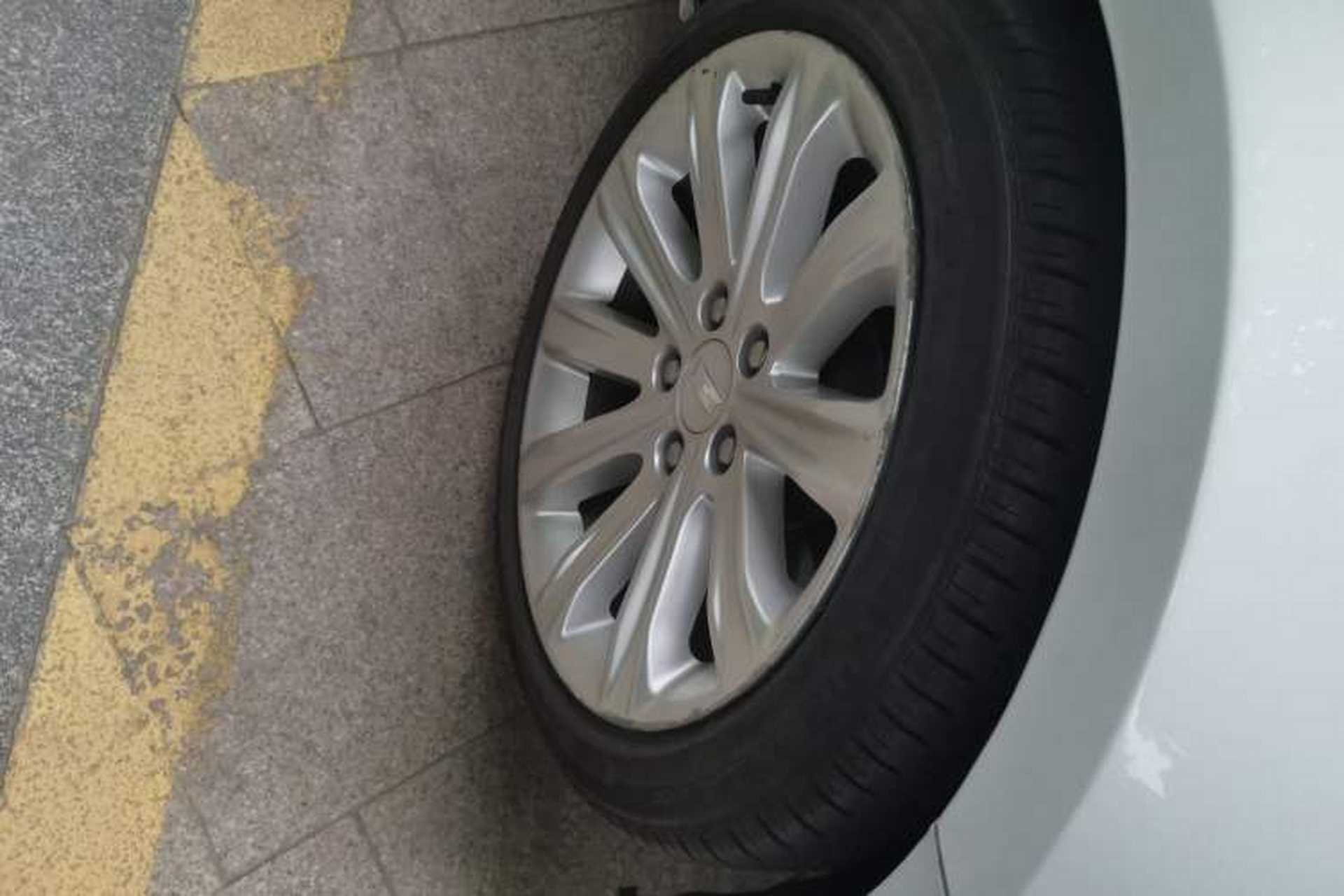Used Cadillac ATS-L 2016 28T Fashion Edition Right Front Wheel Hub