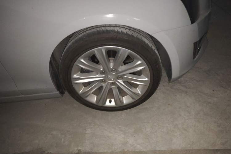 Used Cadillac ATS-L 2016 28T Premier Model Right Front Wheel Hub