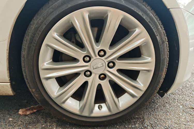 Used Cadillac ATS-L 2016 28T Elite Edition Right Front Wheel Hub