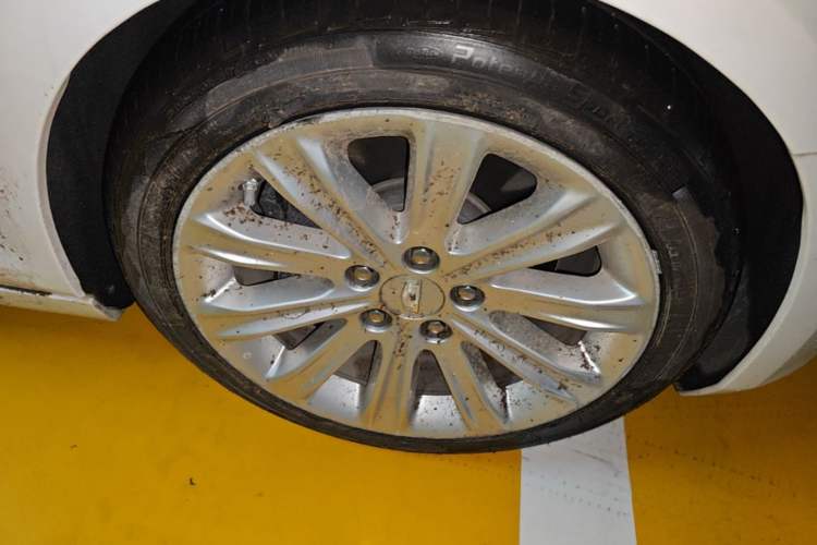 Used Cadillac ATS-L 2016 28T Fashion Edition Right Front Wheel Hub