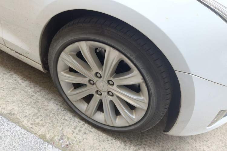Used Cadillac ATS-L 2016 28T Tech Edition Right Front Wheel Hub