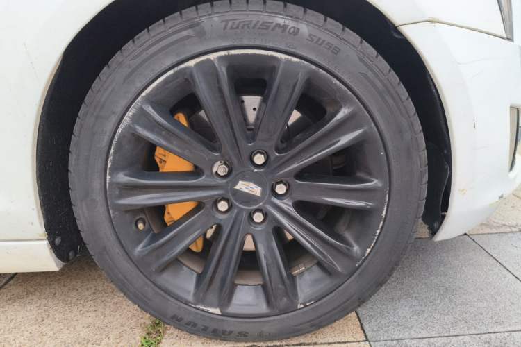 Used Cadillac ATS-L 2016 28T Tech Edition Right Front Wheel Hub