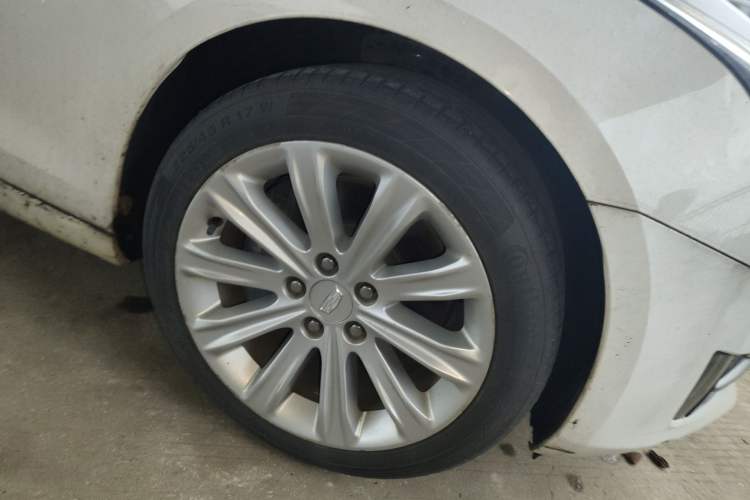 Used Cadillac ATS-L 2016 28T Tech Edition Right Front Wheel Hub