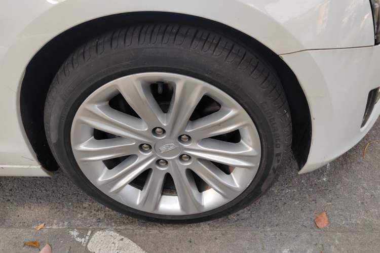 Used Cadillac ATS-L 2016 28T Tech Edition Right Front Wheel Hub