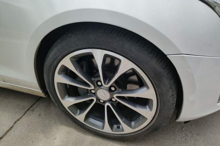 Used Cadillac ATS-L 2016 28T Tech Edition Right Front Wheel Hub