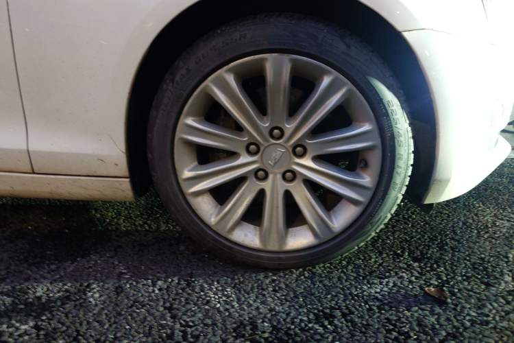 Used Cadillac ATS-L 2016 28T Tech Edition Right Front Wheel Hub