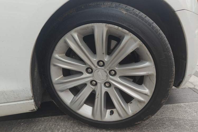 Used Cadillac ATS-L 2016 28T Tech Edition Right Front Wheel Hub