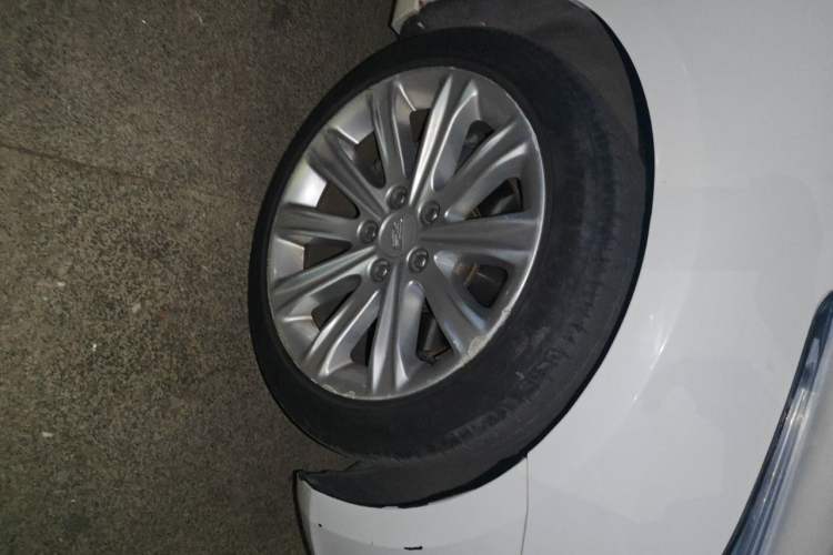 Used Cadillac ATS-L 2016 28T Tech Edition Right Front Wheel Hub