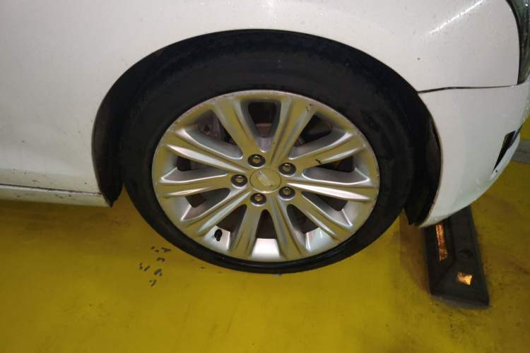 Used Cadillac ATS-L 2016 28T Tech Edition Right Front Wheel Hub