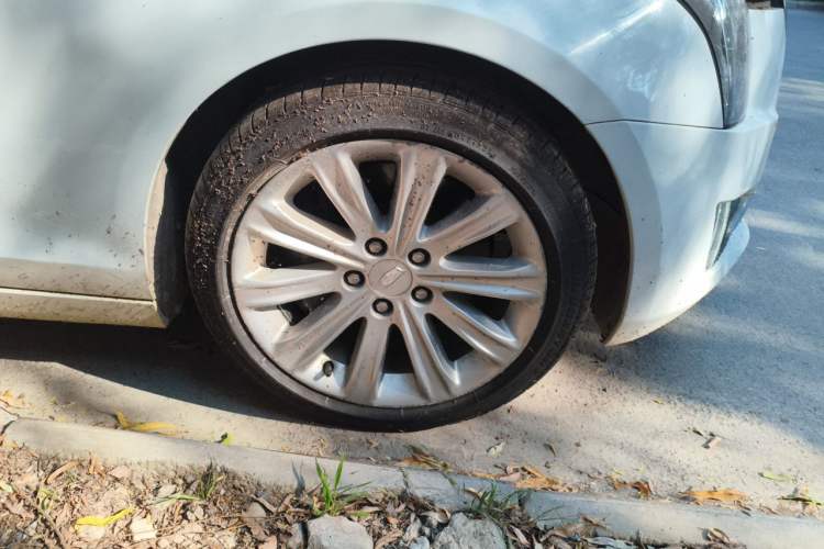 Used Cadillac ATS-L 2016 28T Tech Edition Right Front Wheel Hub